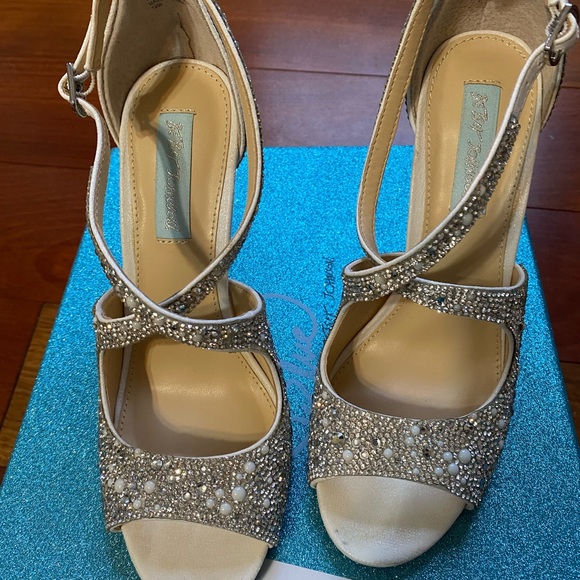 Betsey Johnson Ankle strap Heeled Sandals - Picture 3 of 15